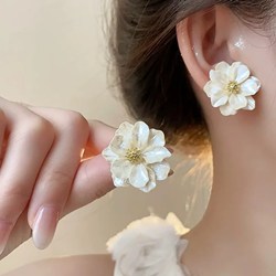 White Acrylic Flower Stud Earrings – Korean Fashion Sweet Petal Earrings for Women - GloreeWorld